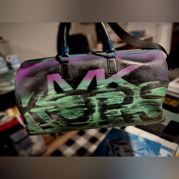 REVERSIBLE RARE MICHAEL KORS XL MENS HARRISON “KorsCity” DUFFLE BAG W/ MONOGRAM - Picture 7 of 9